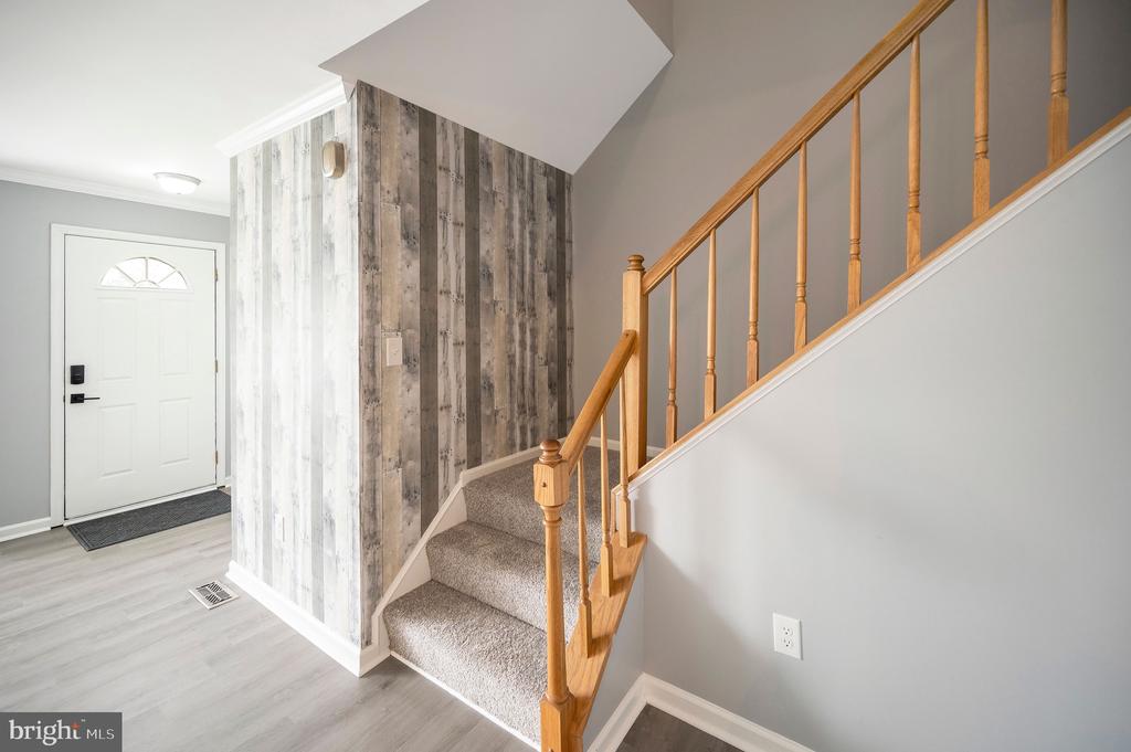 302 Castlebury Ct