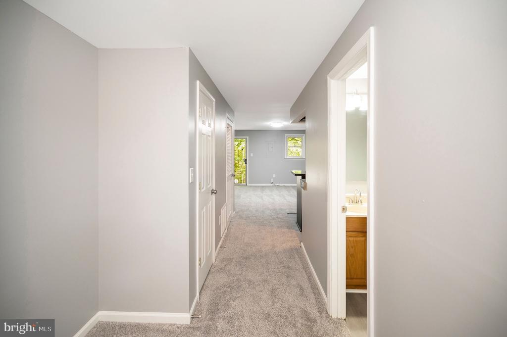 302 Castlebury Ct