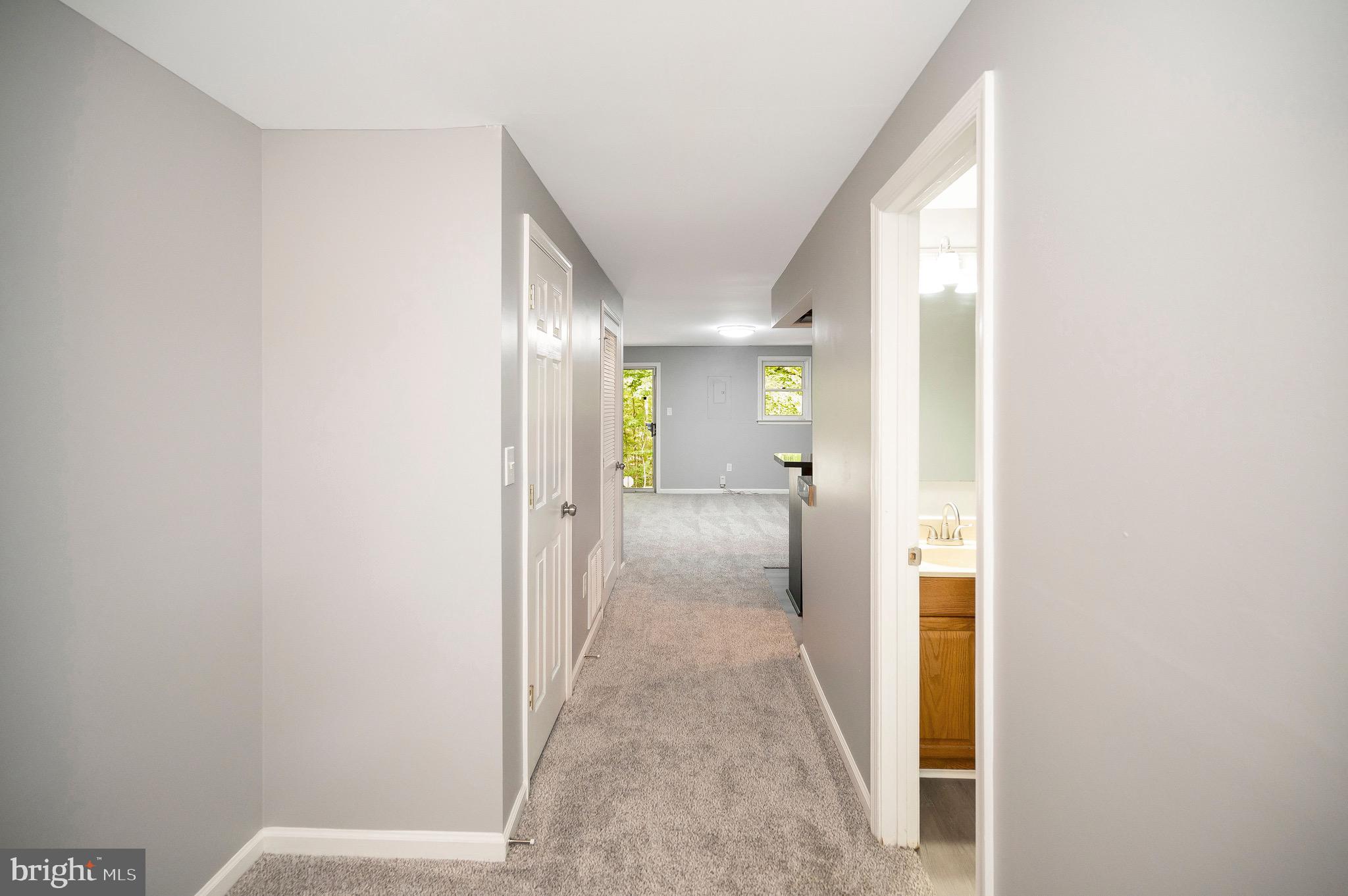 302 Castlebury Ct