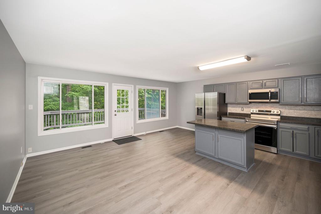 302 Castlebury Ct