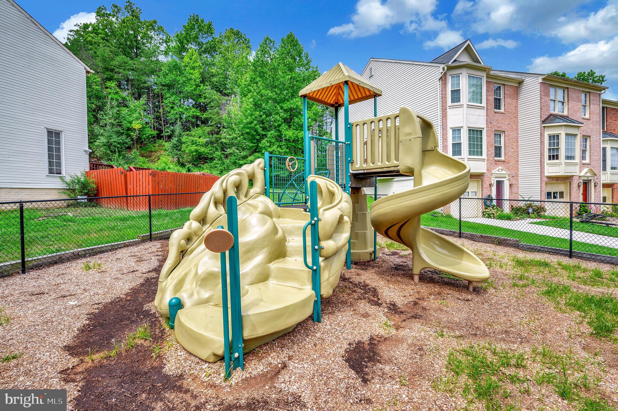 302 Castlebury Ct