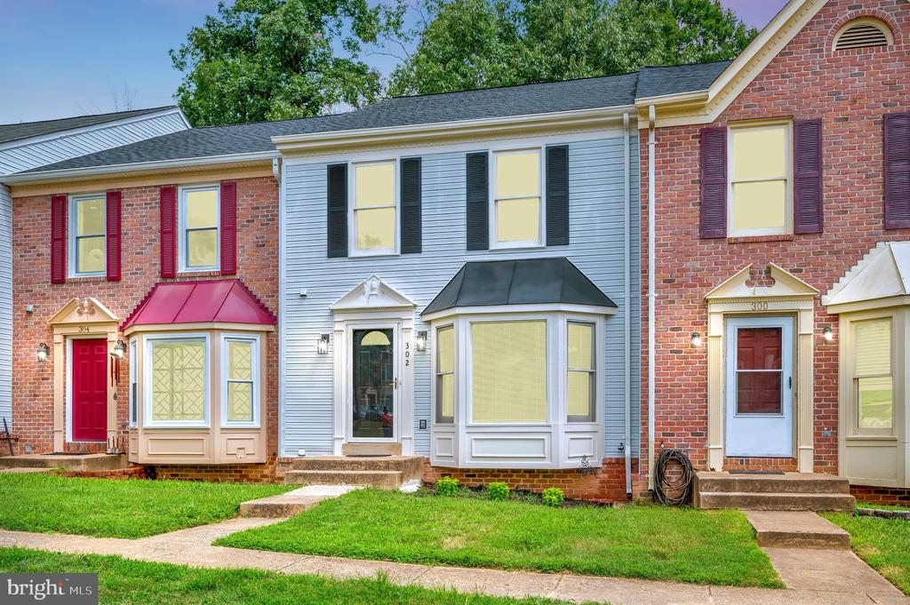 302 Castlebury Ct