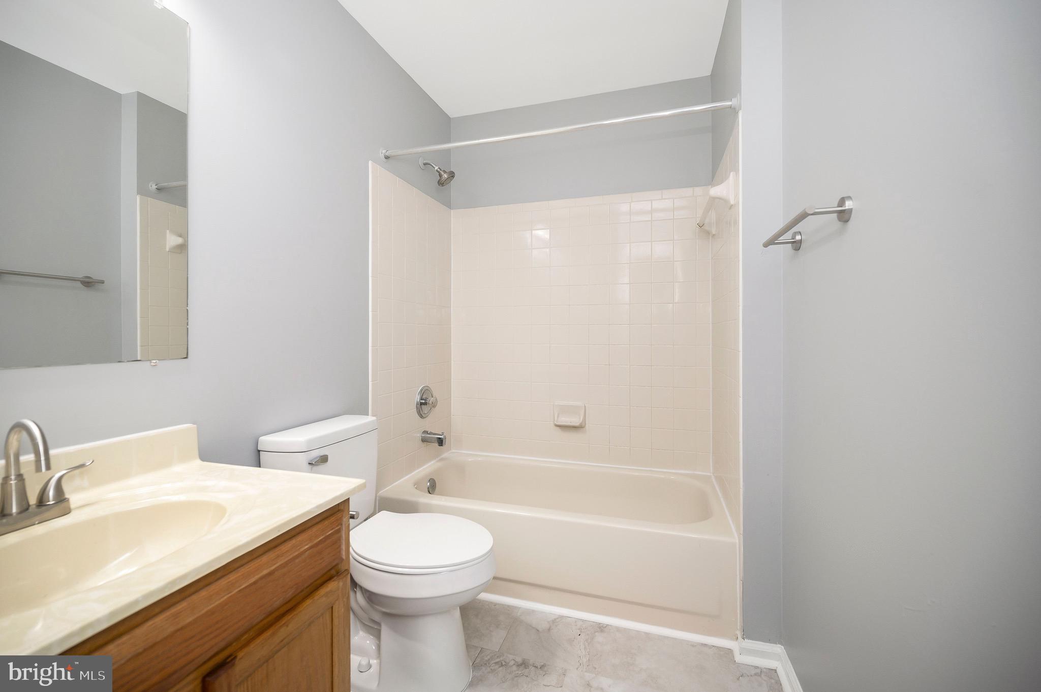 302 Castlebury Ct