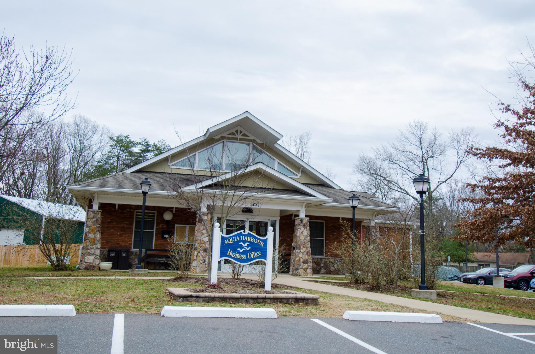 2040 Dewey Dr