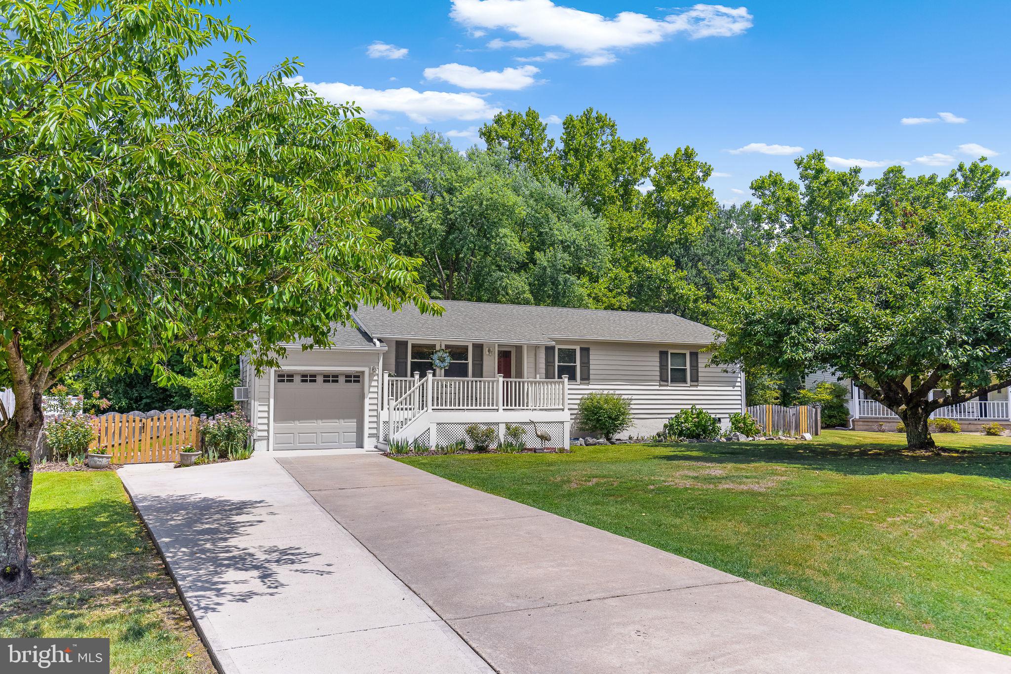 2040 Dewey Dr