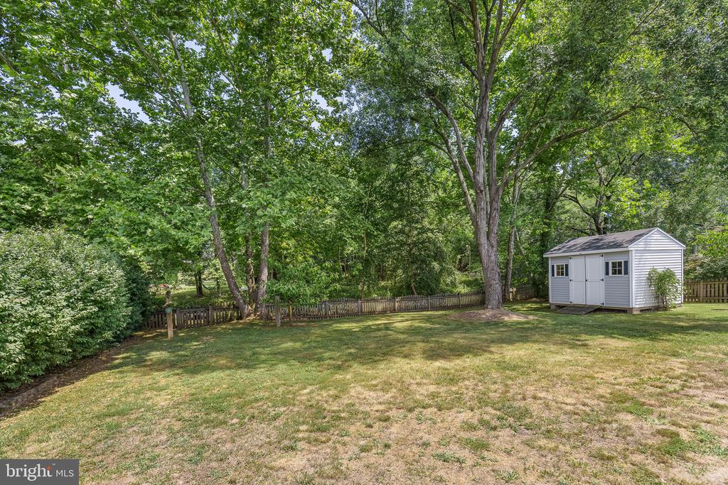 2040 Dewey Dr
