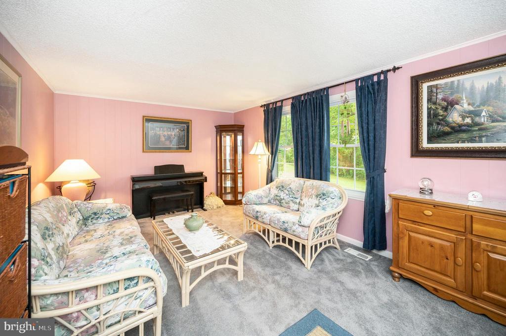 1 Burnt Oak Ln