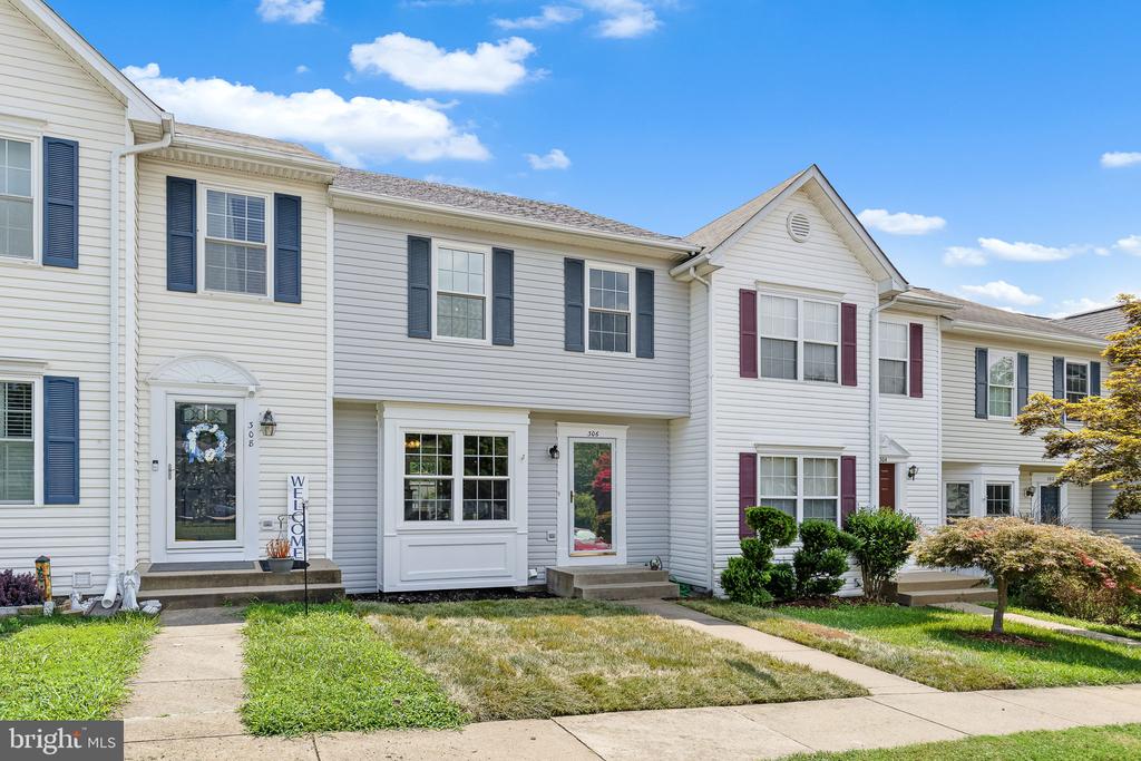 306 Crescent Blvd