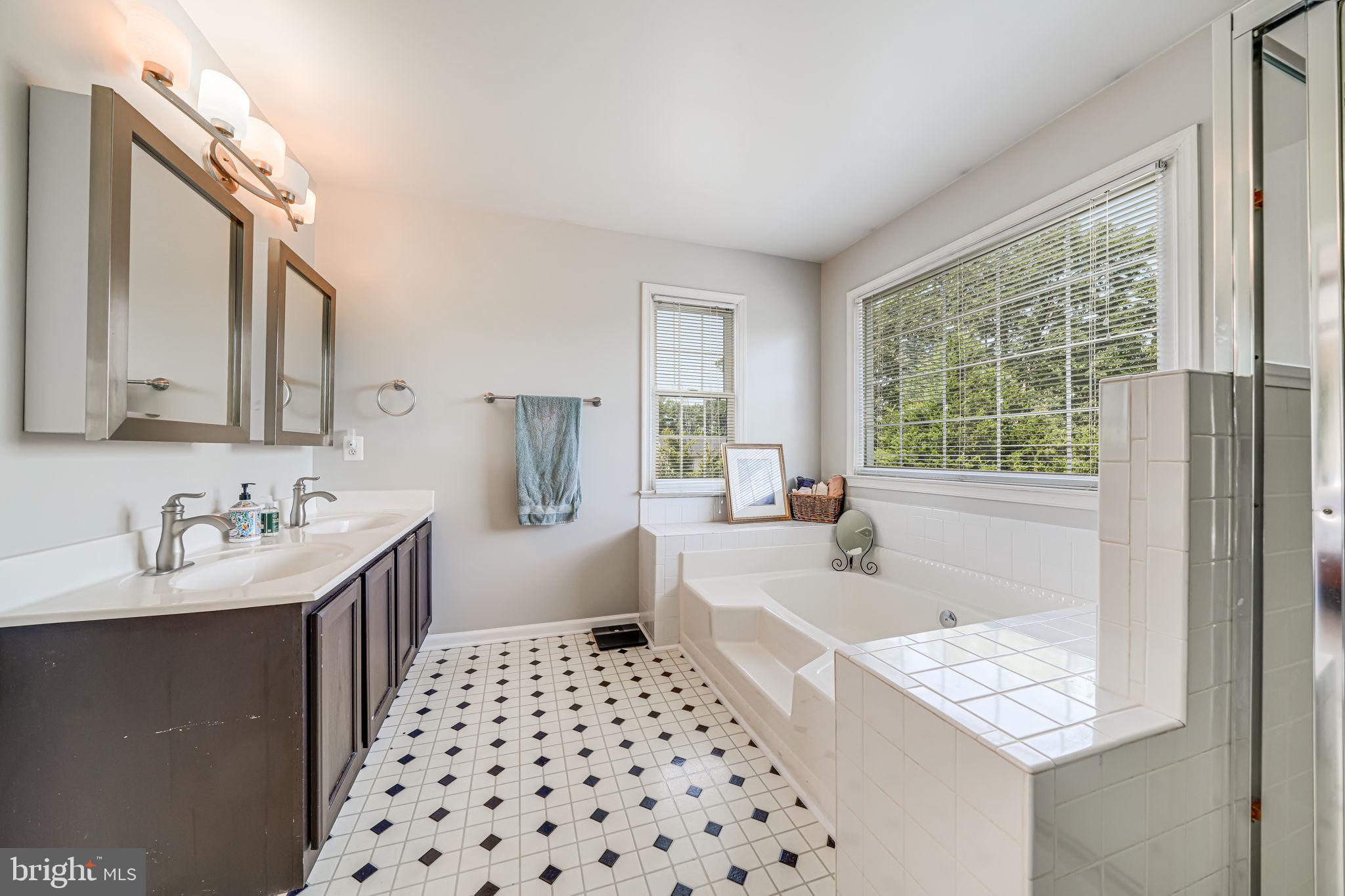 5 Forest Vista Ln