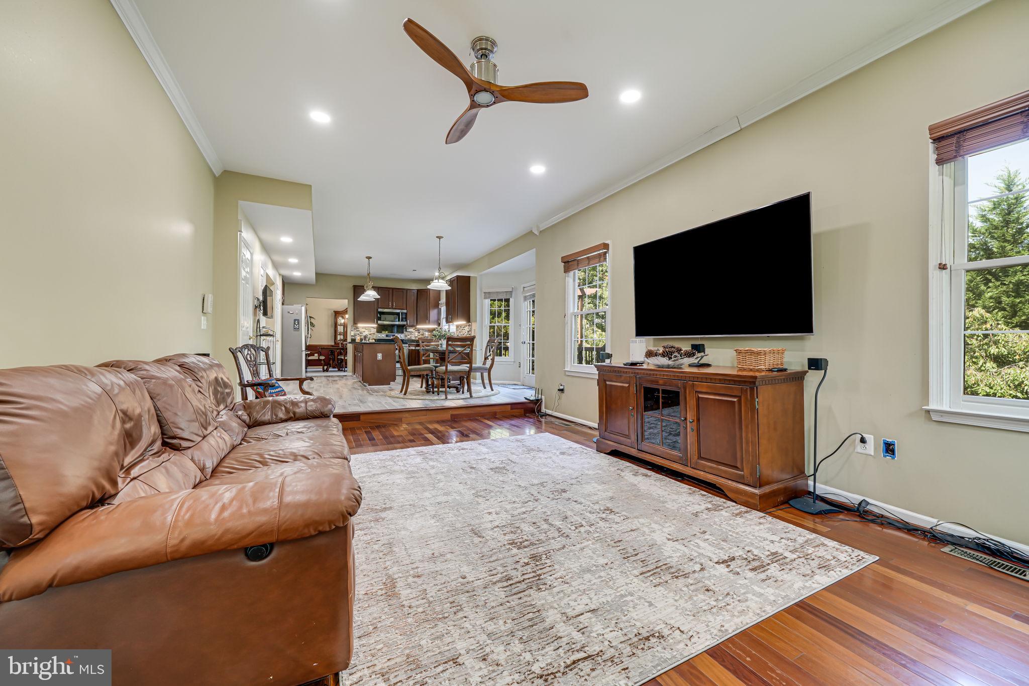 5 Forest Vista Ln