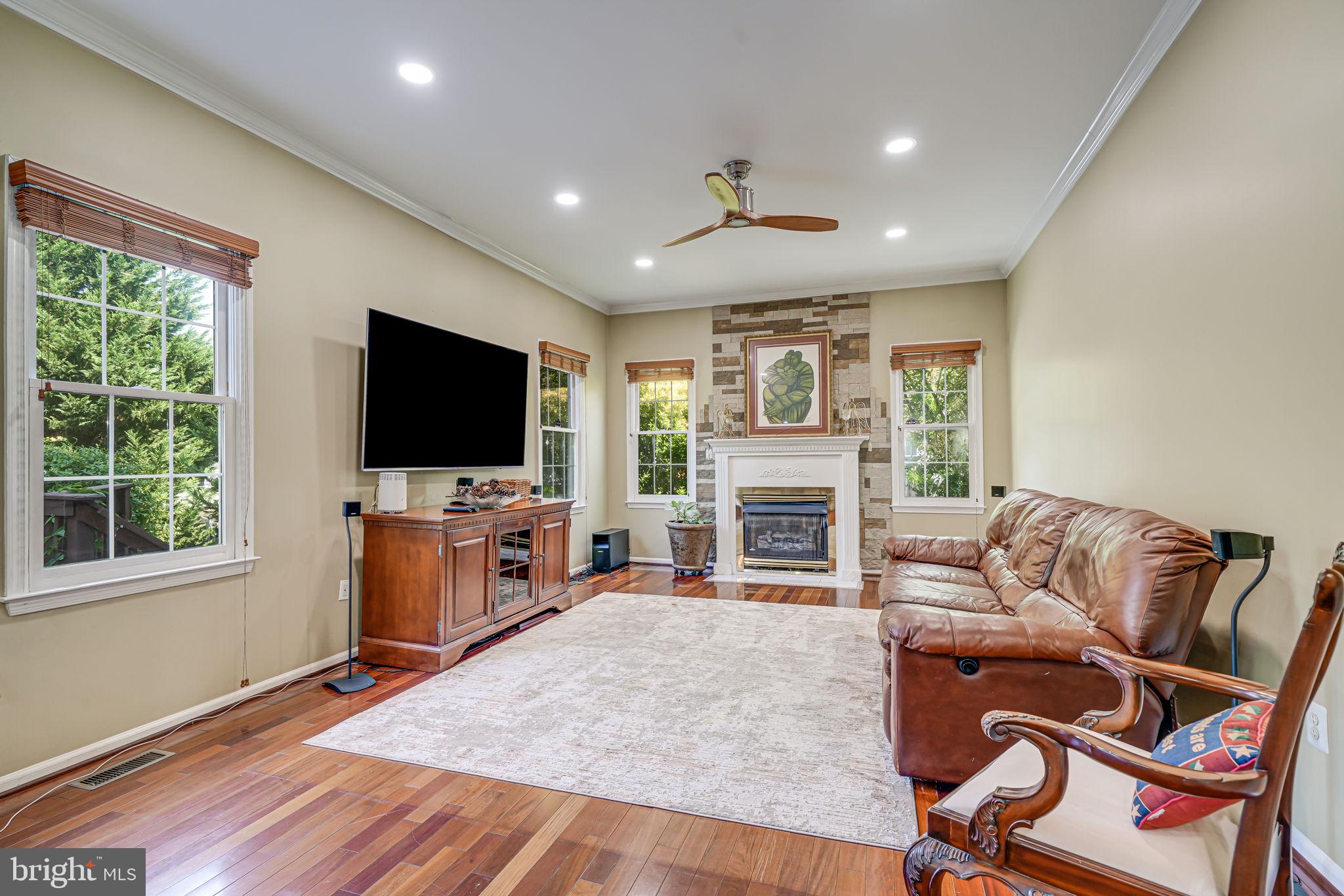 5 Forest Vista Ln