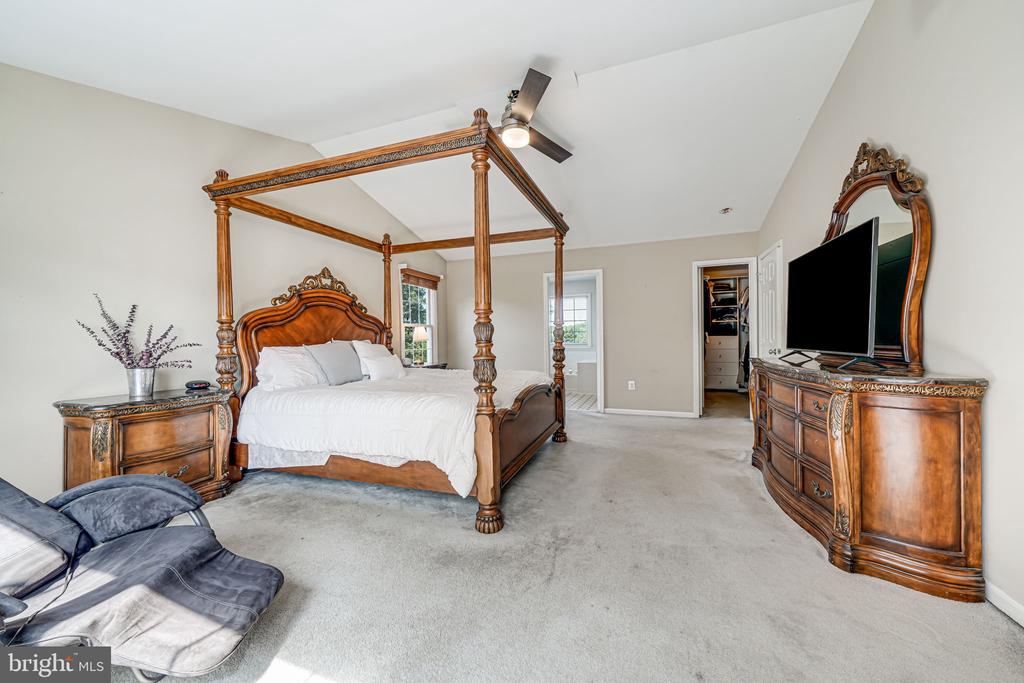 5 Forest Vista Ln
