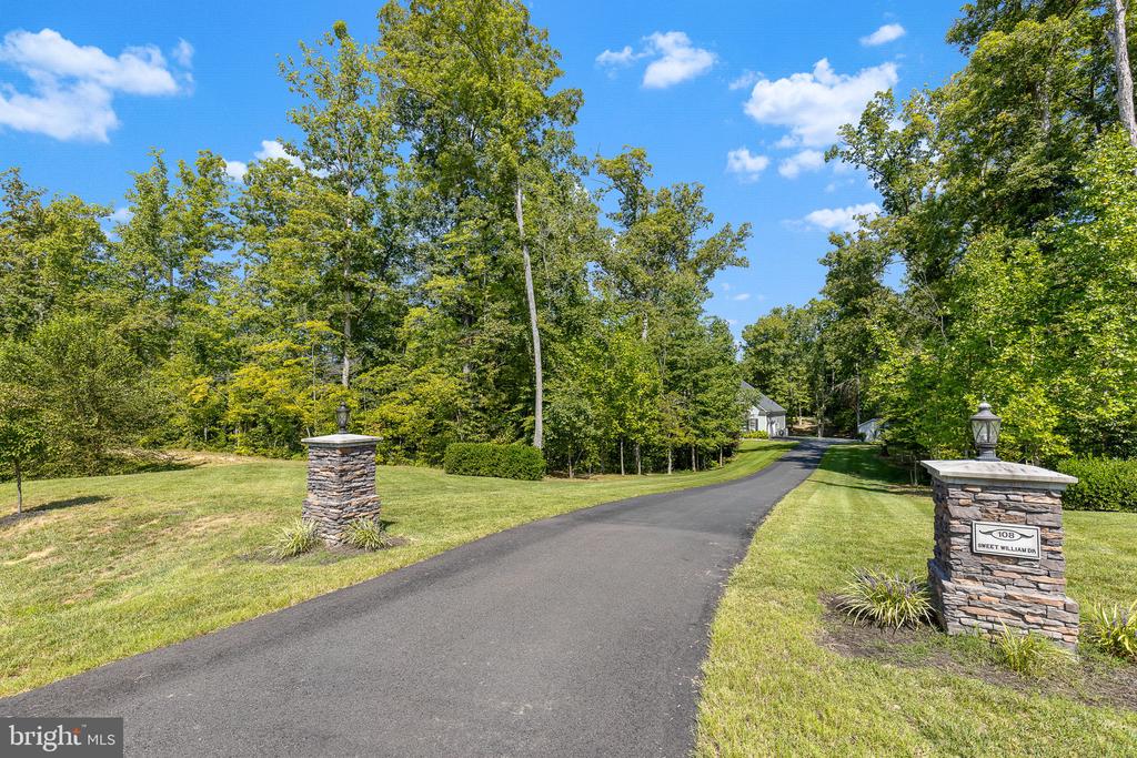 108 Sweet William Dr