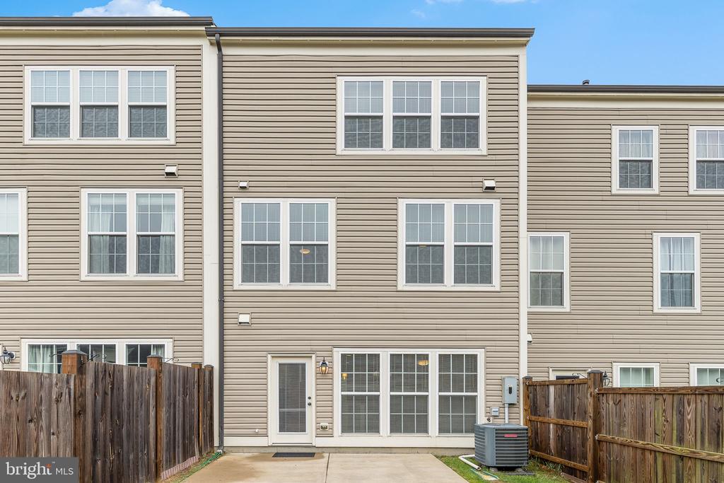 840 BASSWOOD DR
