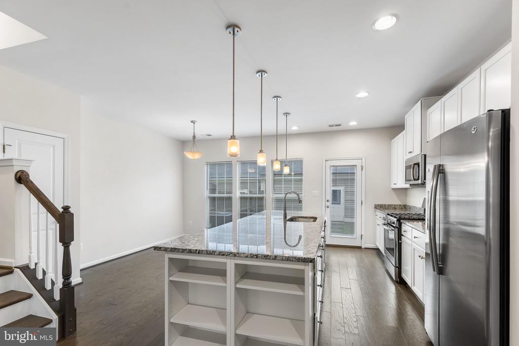 840 BASSWOOD DR