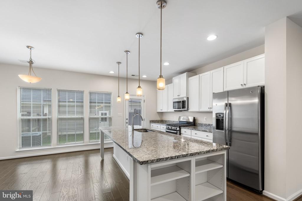 840 BASSWOOD DR