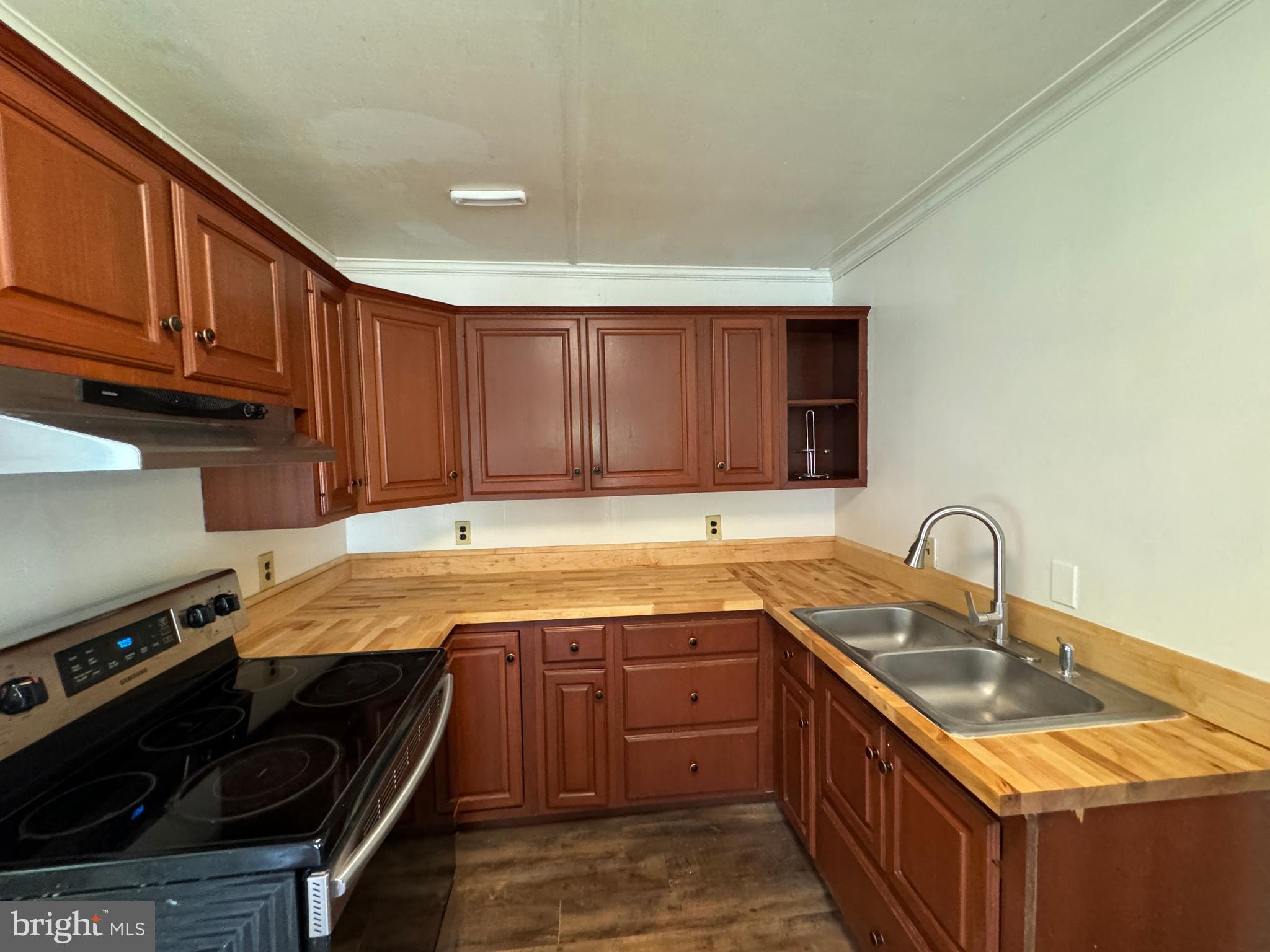 1005 MANNING DR