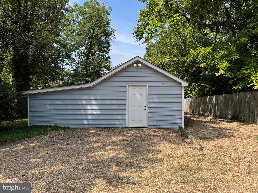 1005 MANNING DR