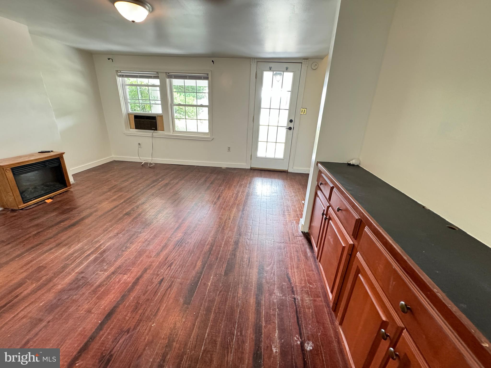 1005 MANNING DR