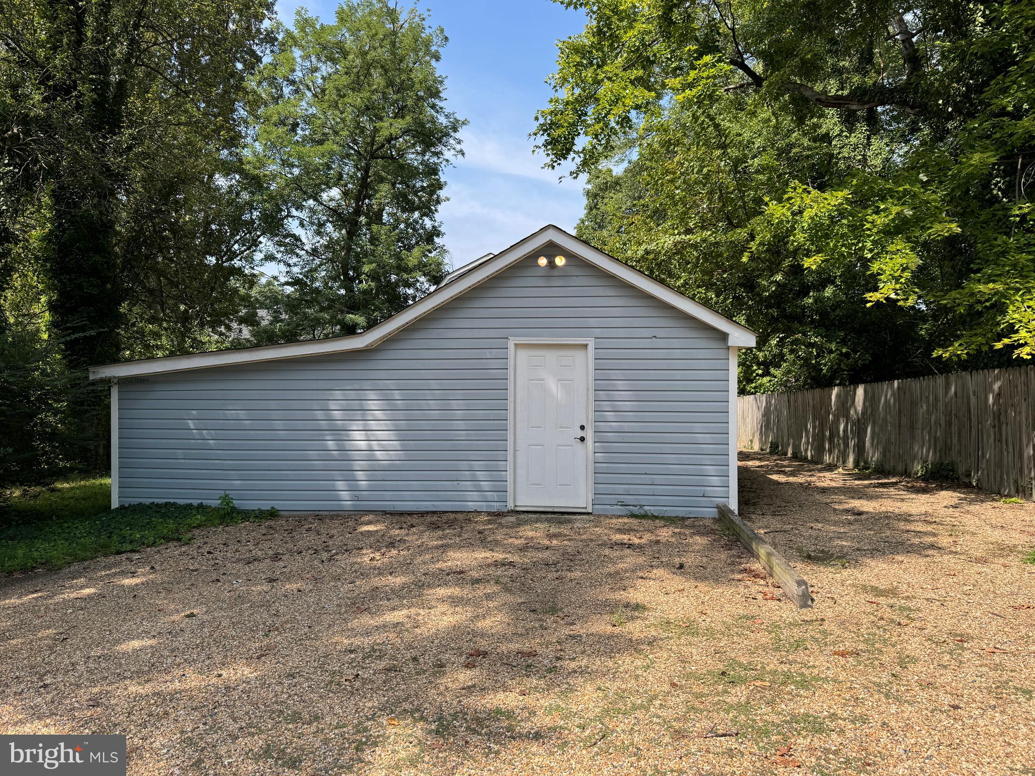 1005 MANNING DR