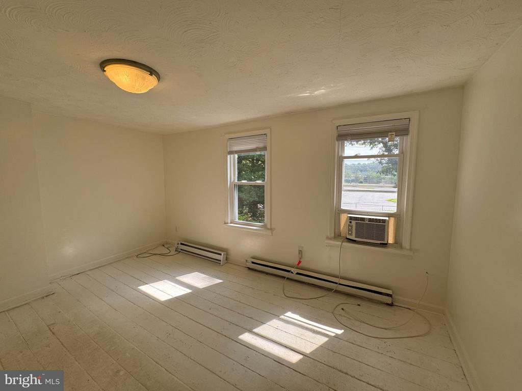 1005 MANNING DR