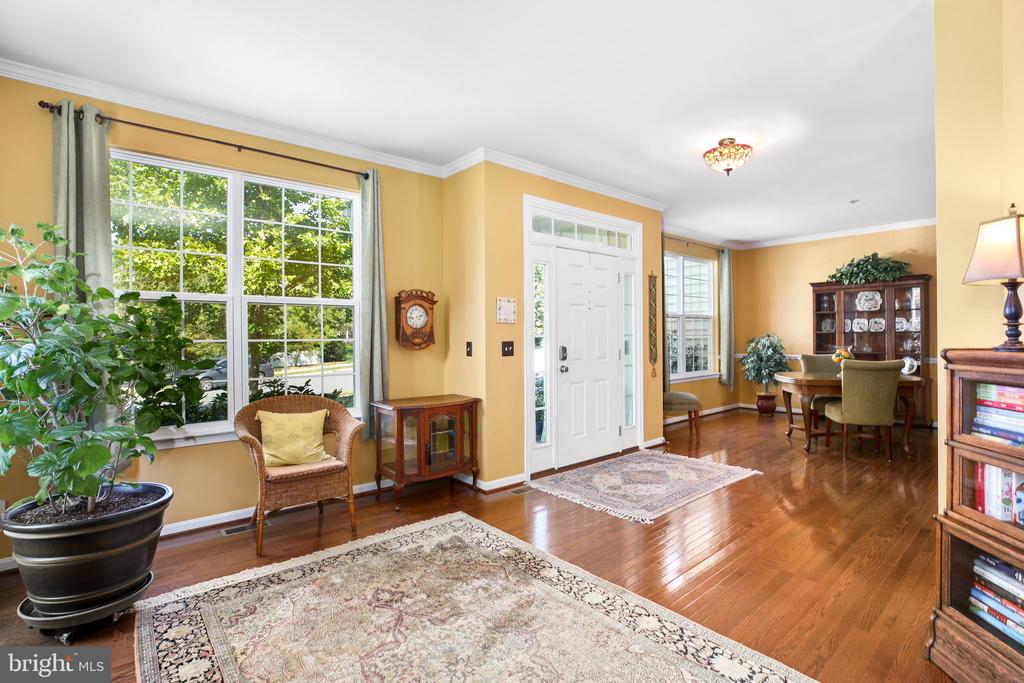 24 HOBART LANE