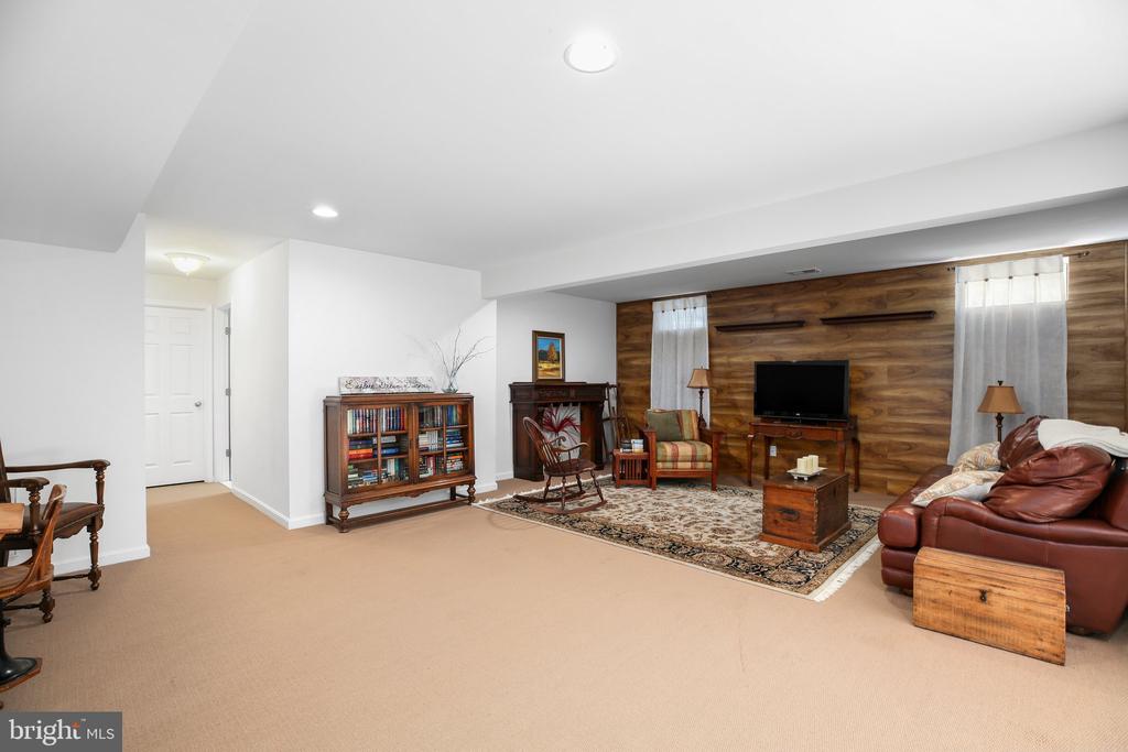 24 HOBART LANE