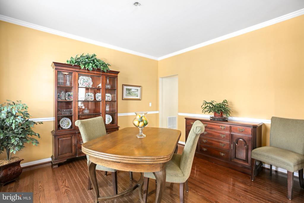24 HOBART LANE
