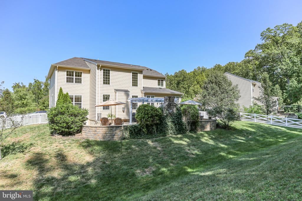 24 HOBART LANE