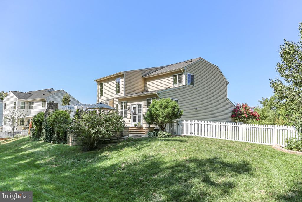 24 HOBART LANE