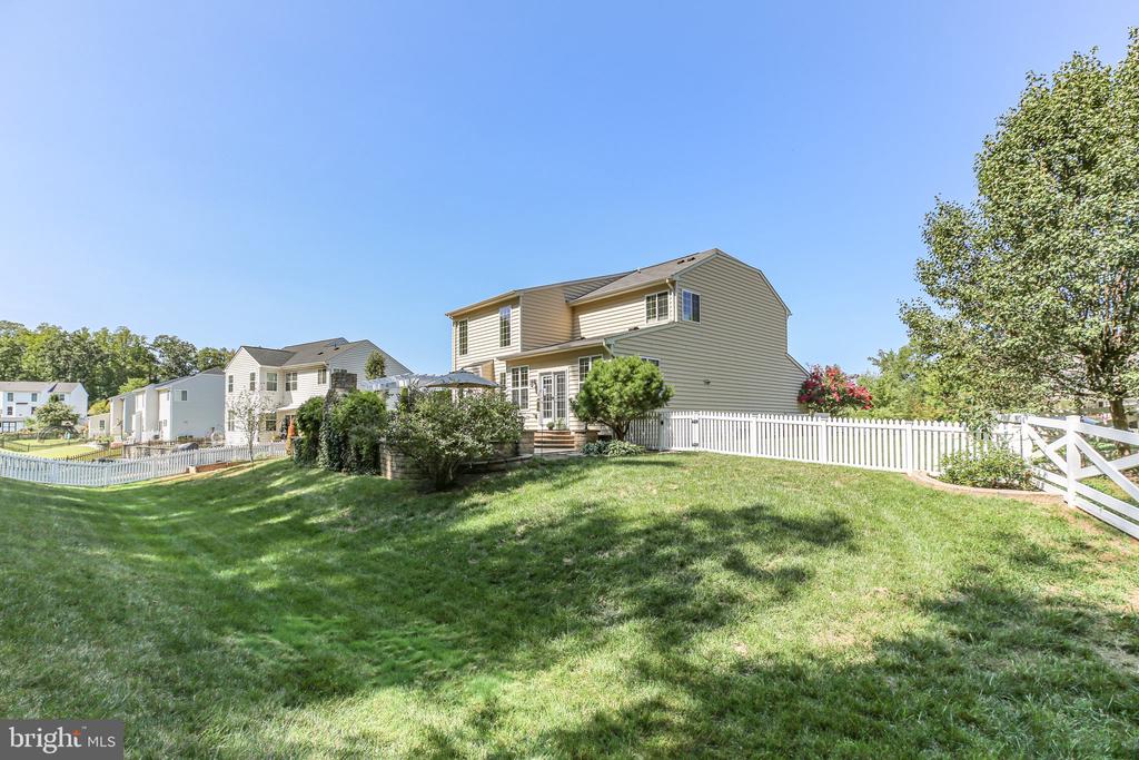 24 HOBART LANE