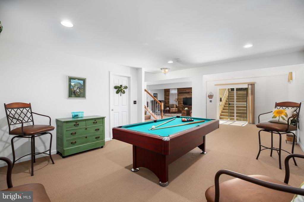 24 HOBART LANE