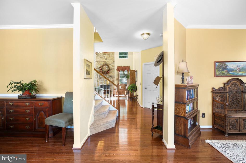 24 HOBART LANE