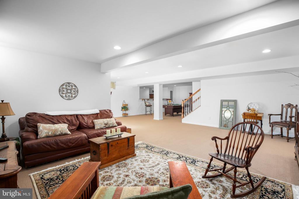 24 HOBART LANE