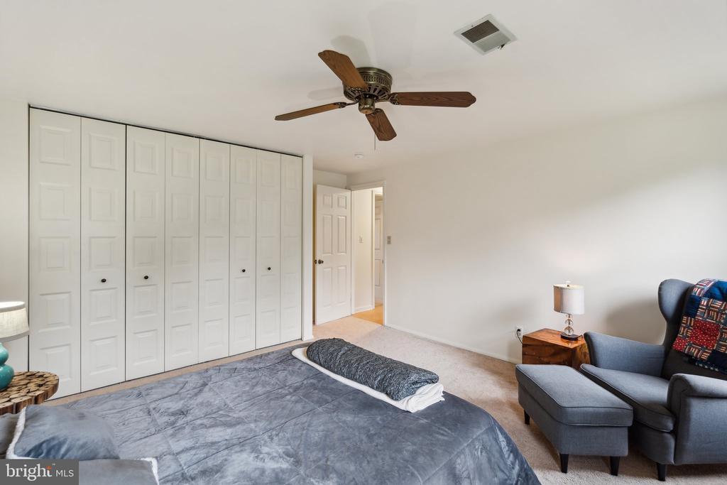 534 Marlborough Point Rd