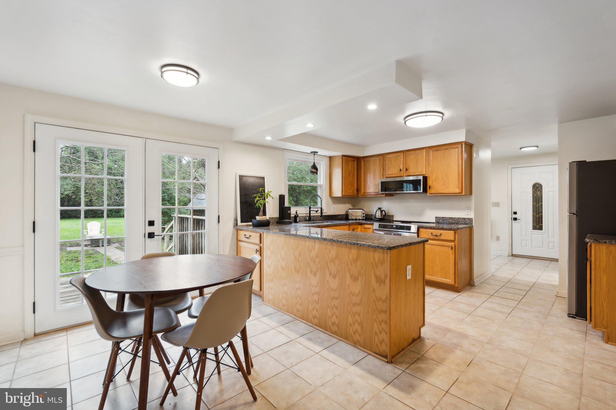 534 Marlborough Point Rd