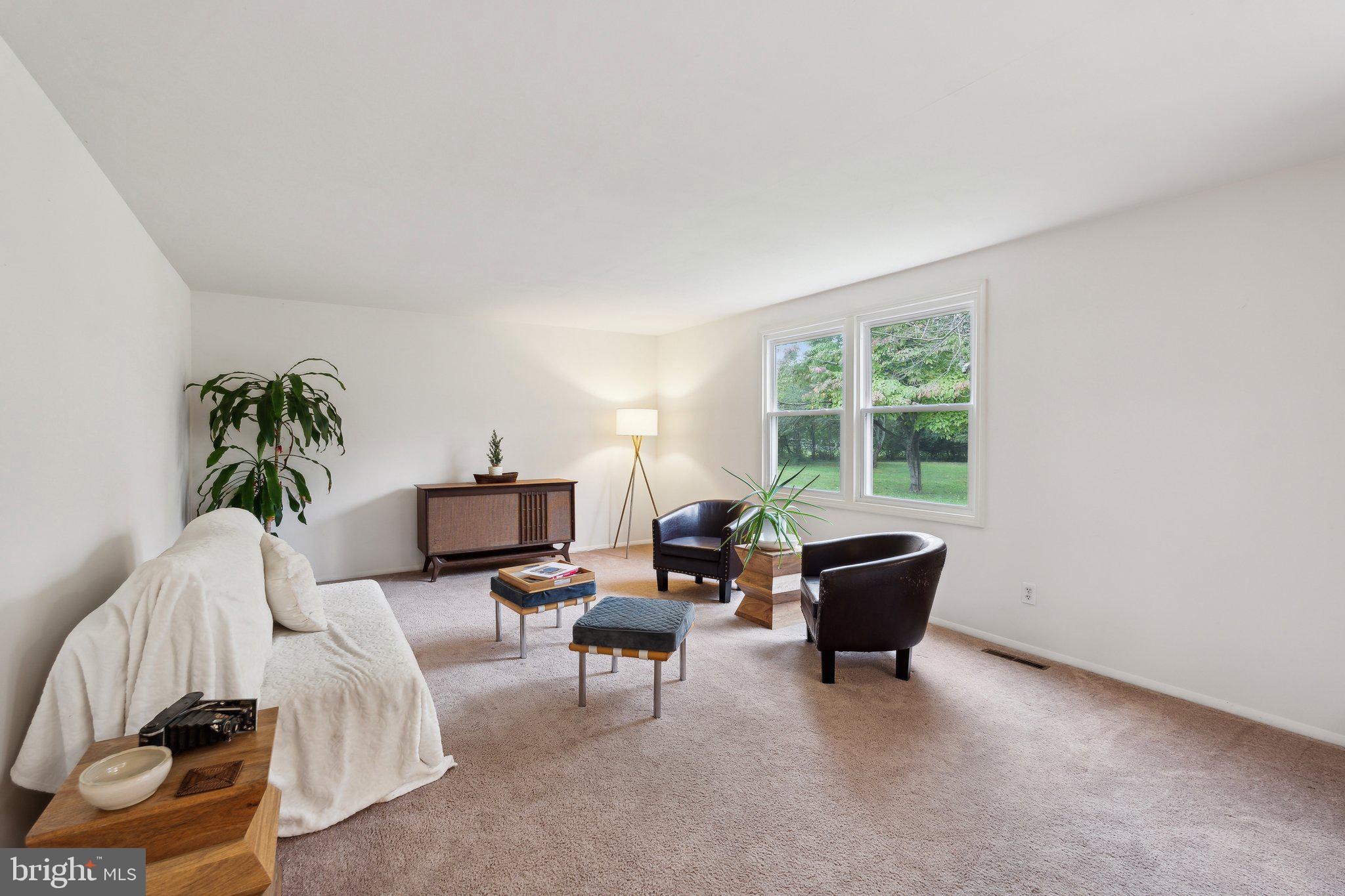 534 Marlborough Point Rd