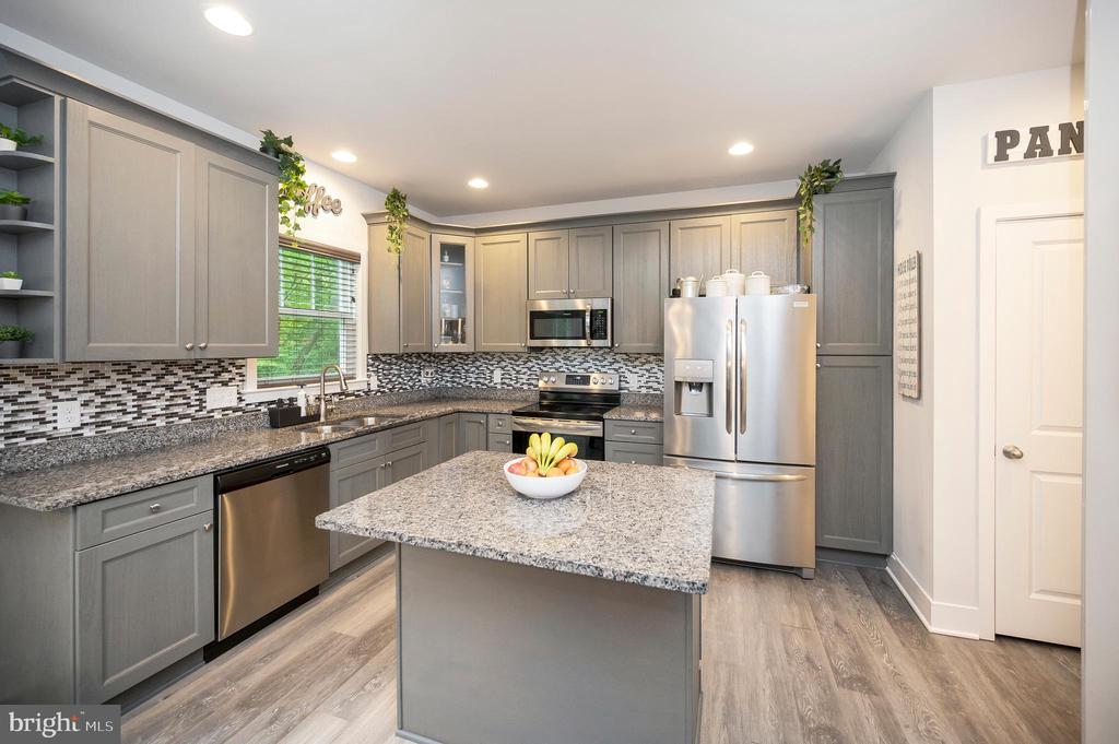 12 Saint James Ct