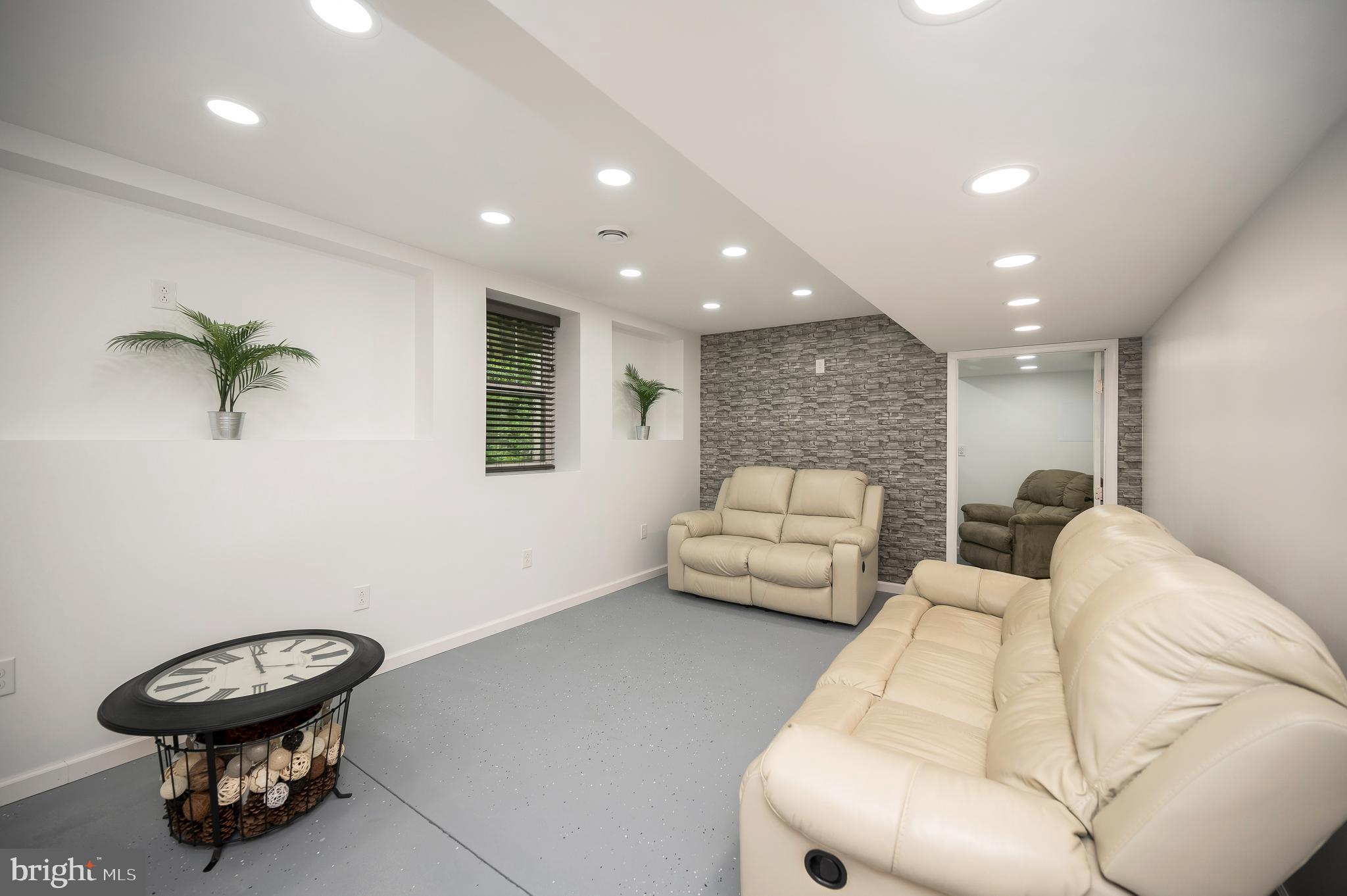 12 Saint James Ct