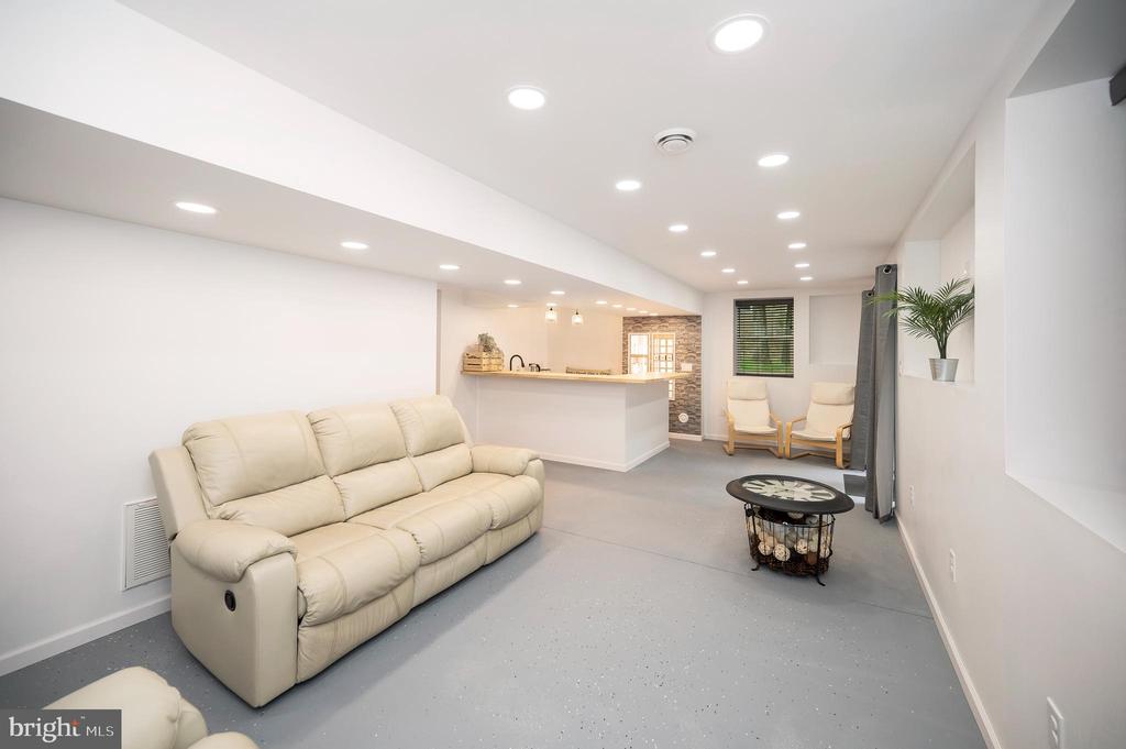 12 Saint James Ct