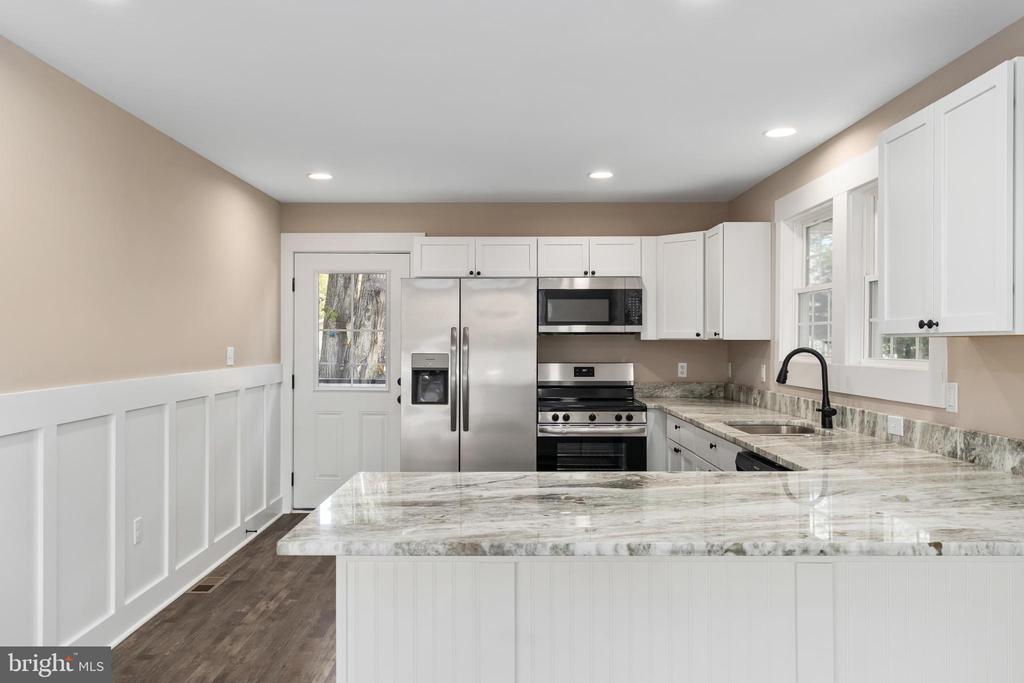 611 WHITE OAK ROAD