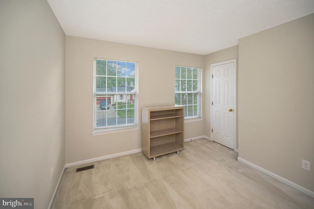 30 Rocky Way Dr