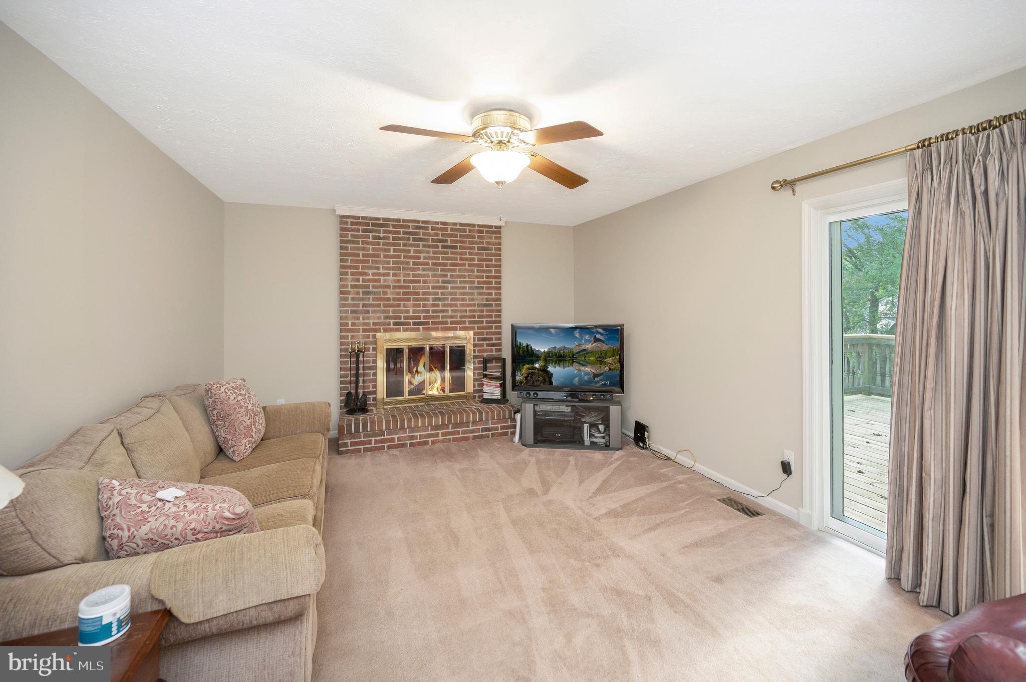 30 Rocky Way Dr