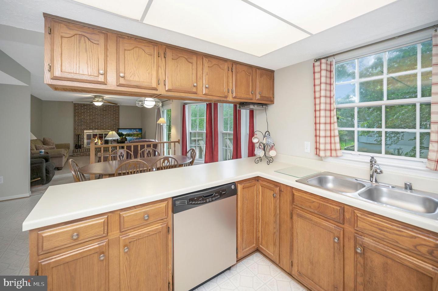 30 Rocky Way Dr