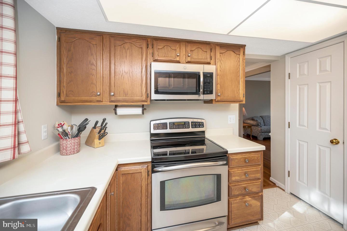 30 Rocky Way Dr