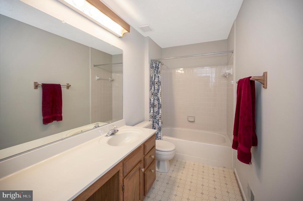 30 Rocky Way Dr