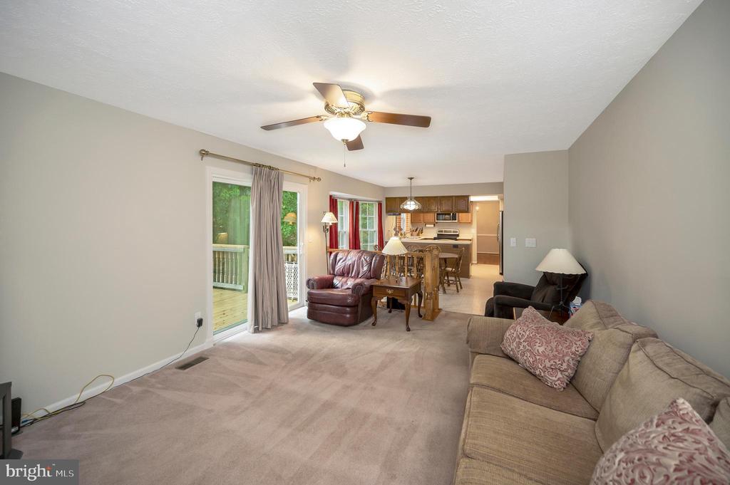 30 Rocky Way Dr