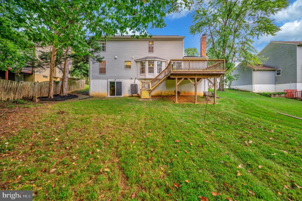 30 Rocky Way Dr