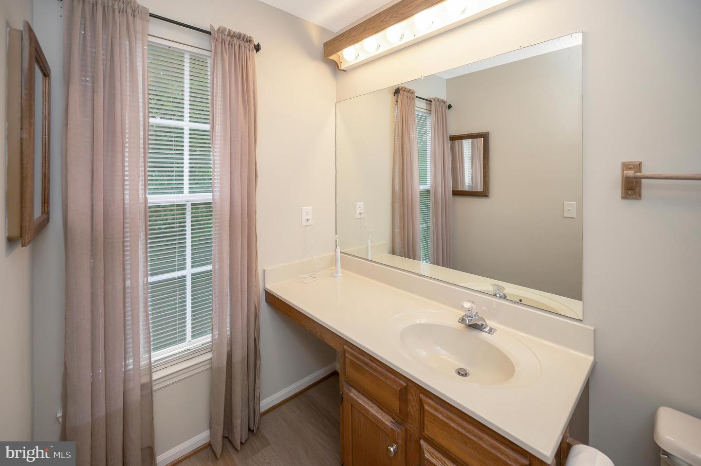 30 Rocky Way Dr