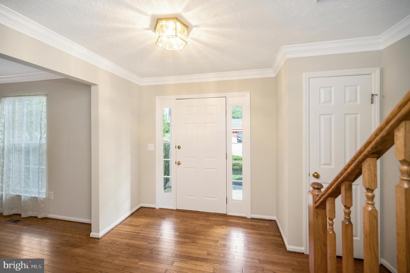 30 Rocky Way Dr
